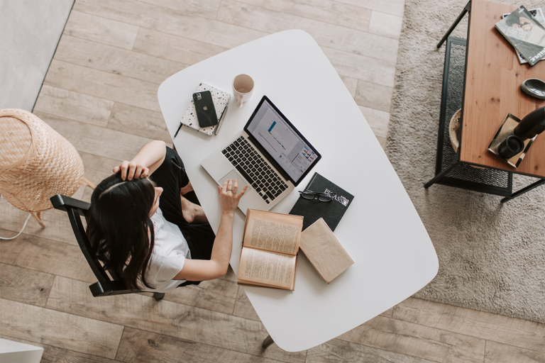 como contratar uma assistente virtual ou secretária remota