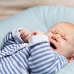 como saber se o bebê está com cólica