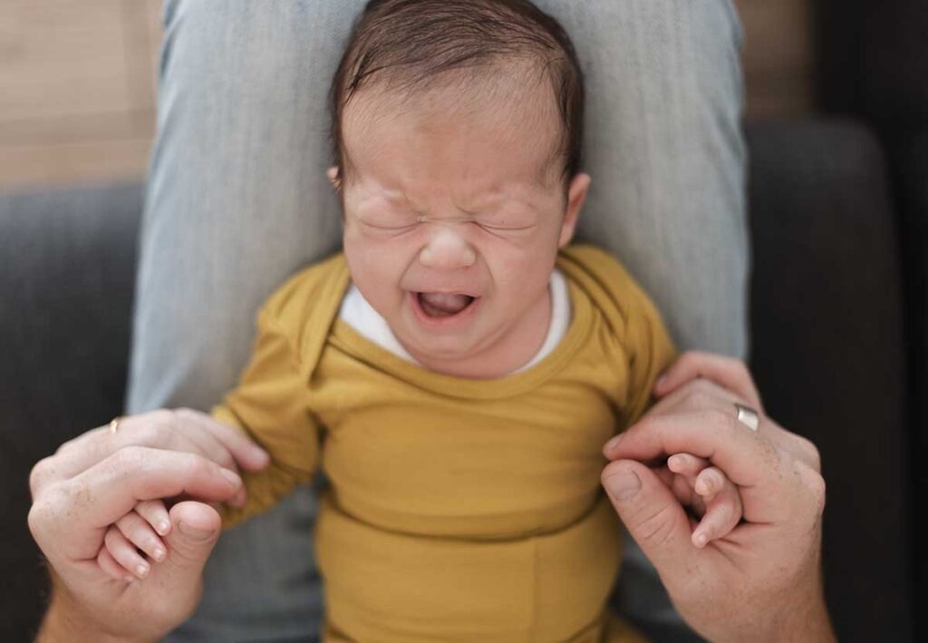 bebê chorando - bronquiolite em bebês