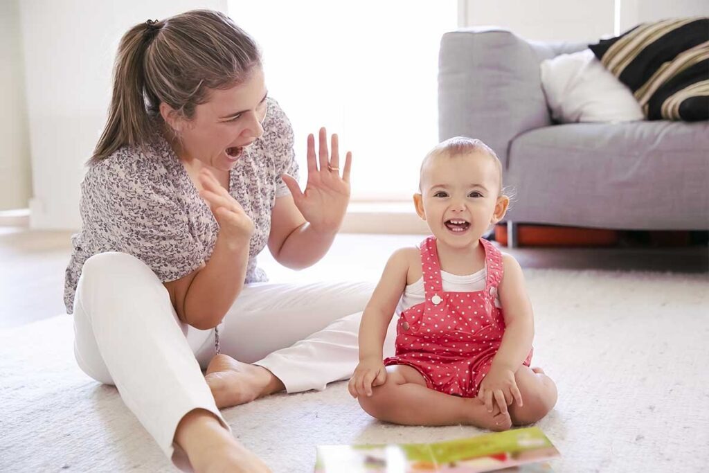 com quantos meses o bebê fala a primeira palavra