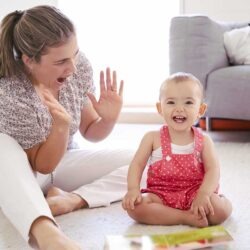 com quantos meses o bebê fala a primeira palavra