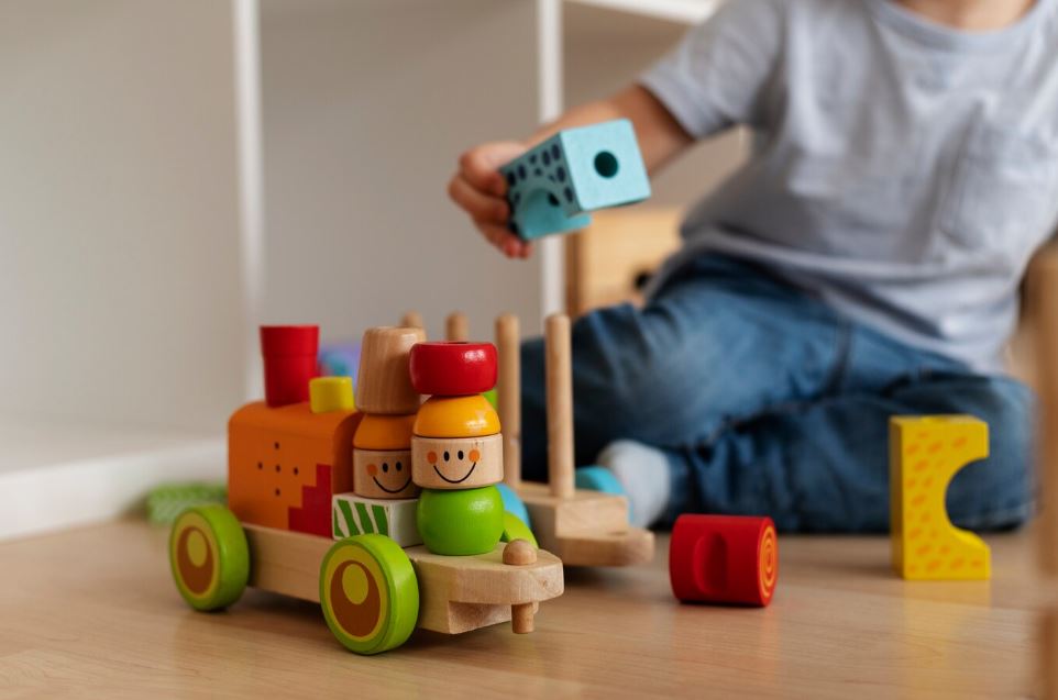 20 Ideias de Brinquedos Educativos de Madeira para Crianças