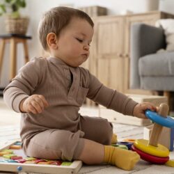 omo Estimular Seu Bebê de 1 Ano com Brincadeiras Educativas (+7 Dicas de Desenvolvimento Infantil)